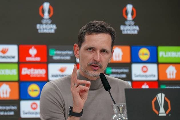 Uefa Europa League 2024 2025, Achtelfinale - Eintracht Frankfurt vs. Ajax Amsterdam - Deutsche-Bank-Park (Frankfurt, Deutschland): Dino Toppmöller Dino Toppmoeller (Trainer, Eintracht Frankfurt) Pressekonferenz Copyright: xJOERANxSTEINSIEKx