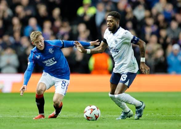 Rangers v Fenerbahce S.K. UEFA Europa League Connor Barron of Rangers (left) competes for the ball with Fred of Fenerbahe S.K. during the UEFA Europa League Round of 16 Second Leg match at Ibrox Stadium, Glasgow UK Newspapers OUT Copyright: xFredxPalmerx FIL-21575-0060