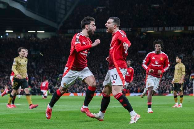 Manchester United, ManU FC v Real Sociedad Manchester United midfielder Bruno Fernandes (8) scores a GOAL 2-1 and celebrates Manchester United defender Diogo Dalot (20) during the Manchester United FC v Real Sociedad UEFA Europa League Round of 16, 2nd Leg match at Old Trafford, Manchester, England, United Kingdom on 13 March 2025 Credit: Phil Duncan Every Second Media Editorial use only. All images are copyright Every Second Media Limited. No images may be reproduced without prior permission. Copyright: xIMAGO EveryxSecondxMediax ESM-1371-0039 PhilxDuncanx xEveryxSecondxMediax