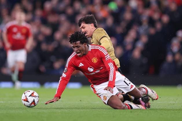 Football - UEFA Champions League - Round of 16 (2nd Leg) - Manchester United, ManU v Real Sociedad 13th March 2025 - UEFA Europa League - Round of 16 (2nd Leg) - Manchester United v Real Sociedad - Jon Mikel Aramburu of Real Sociedad fouls Patrick Dorgu of Manchester United and is subsequently sent off - Photo: Simon Stacpoole Offside. Manchester UK Copyright: xSimonxStacpoolexOffside