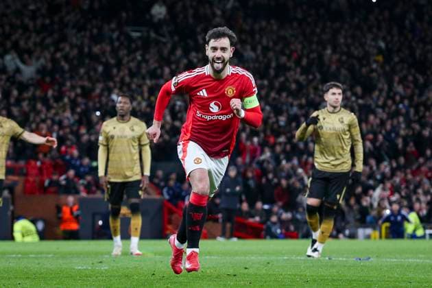 Manchester United, ManU FC v Real Sociedad Manchester United midfielder Bruno Fernandes (8) scores a GOAL 2-1 and celebrates during the Manchester United FC v Real Sociedad UEFA Europa League Round of 16, 2nd Leg match at Old Trafford, Manchester, England, United Kingdom on 13 March 2025 Credit: Phil Duncan Every Second Media Editorial use only. All images are copyright Every Second Media Limited. No images may be reproduced without prior permission. Copyright: xIMAGO EveryxSecondxMediax ESM-1371-0045 PhilxDuncanx xEveryxSecondxMediax