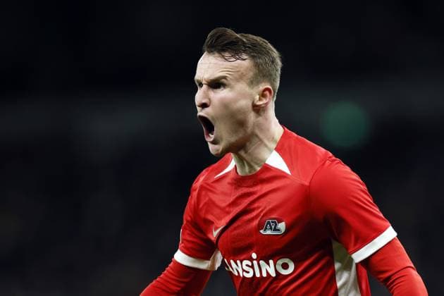 LONDON - Peer Koopmeiners of AZ Alkmaar celebrates the 2-1 during the UEFA Europa League match between Tottenham Hotspur FC and AZ Alkmaar at Tottenham Hotspur Stadium on March 13, 2025 in London, England. ANP KOEN VAN WEEL UEFA Europa League 2024 25 Round of 16 Second Leg 2024 25 xVIxANPxSportx xxANPxIVx 522290330 originalFilename: 522290330.jpg