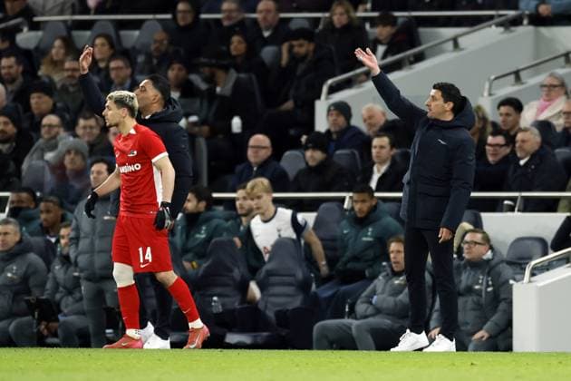 LONDON - AZ Alkmaar coach Maarten Martens during the UEFA Europa League match between Tottenham Hotspur FC and AZ Alkmaar at Tottenham Hotspur Stadium on March 13, 2025 in London, England. ANP KOEN VAN WEEL UEFA Europa League 2024 25 Round of 16 Second Leg 2024 25 xVIxANPxSportx xxANPxIVx 522291267 originalFilename: 522291267.jpg