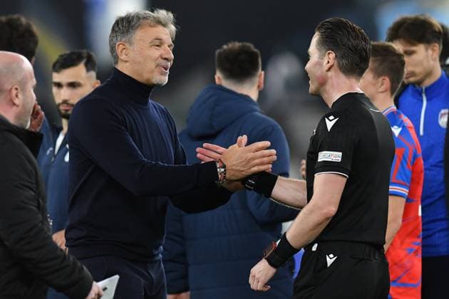 Soccer, UEFA Europa League match , Lazio v Viktoria Plzen Lazio Coach Marco Baroni reacts,Referee Danny Makkelie during the Europa League Round of 16 2nd leg between Lazio v Viktoria Plzen at Olympic stadium, Italy, Mar 13rd, 2025. Imago-Images Emmefoto Copyright: xImago-Images Emmefotox