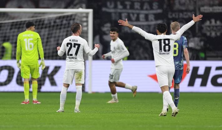 13.03.2025, Fussball UEFA Europa League, Eintracht Frankfurt - Ajax AFC Amsterdam, emonline, emspor, v.l., Torjubel zum 4:1 durch Mario Götze (Eintracht Frankfurt), Goal celebration, celebrate the goal, Mahmoud Dahoud (Eintracht Frankfurt), Can Uzun (Eintracht Frankfurt) DFL DFB REGULATIONS PROHIBIT ANY USE OF PHOTOGRAPHS AS IMAGE SEQUENCES AND OR QUASI-VIDEO. xdcx Copyright: HMBxMedia Claus