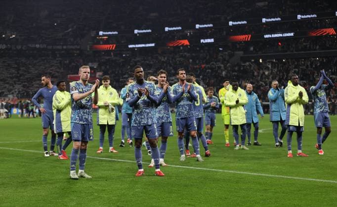 13.03.2025, Fussball UEFA Europa League, Eintracht Frankfurt - Ajax AFC Amsterdam, emonline, emspor, v.l., Davy Klaassen (Ajax Amsterdam), Jorrel Hato (Ajax Amsterdam) enttaeuscht, enttaeuscht schauend, dissapointed, traurig, frustiert, frust, gefrustet DFL DFB REGULATIONS PROHIBIT ANY USE OF PHOTOGRAPHS AS IMAGE SEQUENCES AND OR QUASI-VIDEO. xdcx Copyright: HMBxMedia Claus
