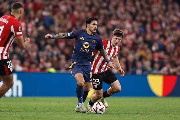 (L-R) Leandro Paredes (Roma), Mikel Jaureguizar (Bilbao), MARCH 13, 2025 - Football Soccer : UEFA Europa League Round of 16 2nd leg match between Athletic Club de Bilbao 3-1 AS Roma at the Estadio San Mames in Bilbao, Spain. Noxthirdxpartyxsales  (284707644)