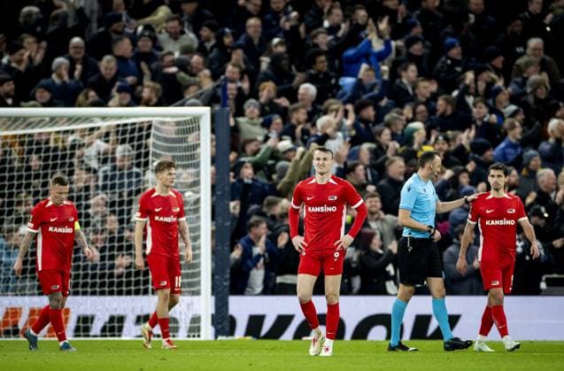 LONDON - Peer Koopmeiners of AZ Alkmaar disappointment after the 3-1 during the UEFA Europa League match between Tottenham Hotspur FC and AZ Alkmaar at the Tottenham Hotspur Stadium on March 13, 2025 in London, England. ANP KOEN VAN WEEL UEFA Europa League 2024 25 Round of 16 Second Leg 2024 25 xVIxANPxSportx xxANPxIVx 522301711 originalFilename: 522301711.jpg