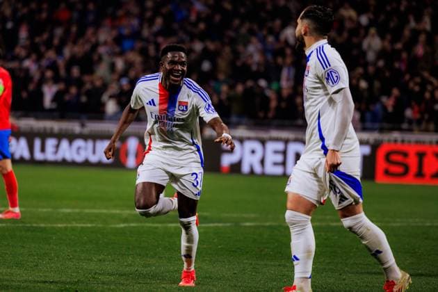 Lyon, France Ernest Nuamah (37 Olympique Lyonnais) and Rayan Cherki (18 Olympique Lyonnais) celebrate the goal during the UEFA Europa League game between Olympique Lyonnais and Fotbal Club FCSB at Groupama Stadium in Lyon, France. (Pauline FIGUET SPP) Copyright: xPaulinexFIGUETx xSPPx spp-en-PaFiSp-PF_OLFCSB2548