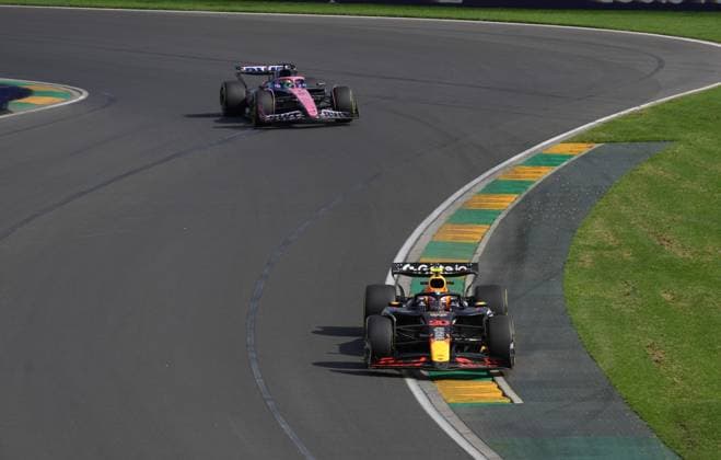 14.03.2025, Albert Park Circuit, Melbourne, FORMULA 1 LOUIS VUITTON AUSTRALIAN GRAND PRIX 2025 ,im Bild Liam Lawson (NZL), Oracle Red Bull Racing, Pierre Gasly (FRA), BWT Alpine F1 Team (Photo by Hasan Bratic DeFodi Images)
