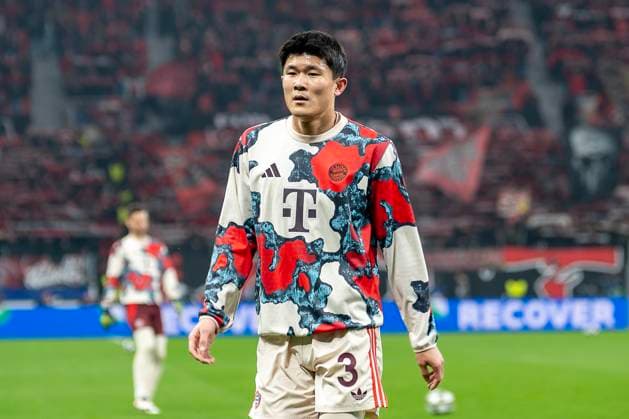 11.03.2025, Fussball: UEFA Champions League, Saison 2024 2025, Achtelfinale, Rueckspiel, Bayer 04 Leverkusen - FC Bayern Muenchen in der BayArena in Leverkusen. Minjae Kim (FC Bayern Muenchen, 03) beim Aufwaermen. Foto: Kirchner-Media Thomas Haesler Copyright: xKirchner-Media ThomasxHaeslerx