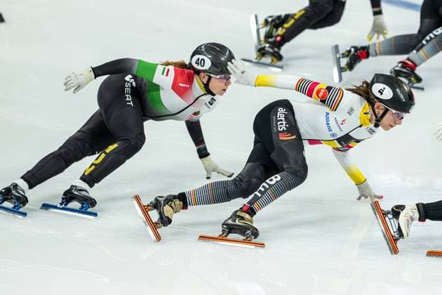 2025-03-14 - ISU World Short Track Speed skating, Eisschnelllauf Championships 2025 BEIJING, CHINA - MARCH 14: Zsofia Konya of Hungary, Hanne Desmet of Belgium during the ISU World Short Track Speed Skating Championships 2025 at the Capital Indoor Stadium on March 14, 2025 in Beijing, China Beijing Capital Indoor Stadium China Content not available for redistribution in The Netherlands directly or indirectly through any third parties. Copyright: xAndrexWeeningx