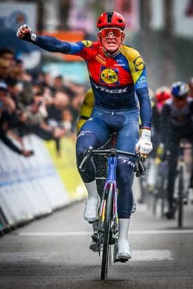 Sport Themen der Woche KW11 Sport Bilder des Tages Danish Mads Pedersen of Lidl-Trek celebrates as he crosses the finish line to win stage six of the 83th edition of the Paris-Nice cycling race, 209,8 km from Saint-Julien-en-Saint-Alban to Berre l Etang, France, Friday 14 March 2025. DAVIDxPINTENS  x114939350x