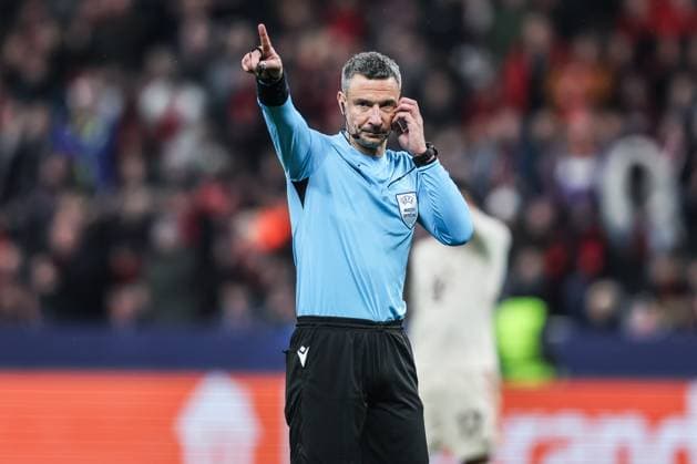 Fussball, UEFA Champions League Saison 2024 2025 Achtelfinale Rückspiel Bayer 04 Leverkusen - FC Bayern München 11.03.2025, BayArena Slavko Vincic (Schiedsrichter) Leverkusen BayArena Nordrhein-Westfahlen Deutschland *** Sport, Football, UEFA Champions League season 2024 2025 Round of 16 second leg Bayer 04 Leverkusen FC Bayern Munich 11 03 2025, BayArena Slavko Vincic Referee Leverkusen BayArena Nordrhein Westfahlen Germany