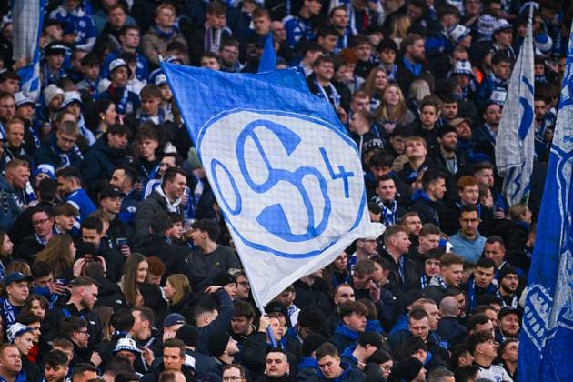 14.03.2025, Fussball, 2. Bundesliga, 26. Spieltag Saison 2024 2025, FC Schalke 04 - Hannover 96, Fahne FC Schalke 04, xRHR-FOTO TKx