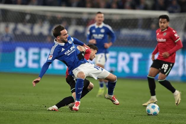 Kenan Karaman (FC Schalke 04) beim Spiel der 2. BL (Saison 2024 25) FC Schalke 04 - Hannover 96 Copyright: Thomas Pakusch