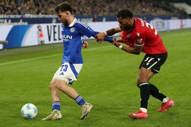 14.03.2025, xrekx, Fussball 2.Bundesliga, FC Schalke 04 - Hannover 96 v.l. Mehmet AydÄ±n (FC Schalke 04) Brooklyn Ezeh (Hannover 96) Zweikampf, Aktion, action, battle for the ball (DFL DFB REGULATIONS PROHIBIT ANY USE OF PHOTOGRAPHS as IMAGE SEQUENCES and or QUASI-VIDEO) Gelsenkirchen