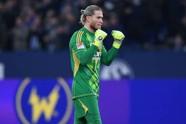 Fußball 2. Bundesliga 26. Spieltag FC Schalke 04 - Hannover 96 am 14.03.2025 in der Veltins Arena in Gelsenkirchen Loris Karius ( Schalke ) bejubelt den Treffer zum 1:0 durch Christopher Antwi-Adjei ( Schalke ) DFL regulations prohibit any use of photographs as image sequences and or quasi-video.