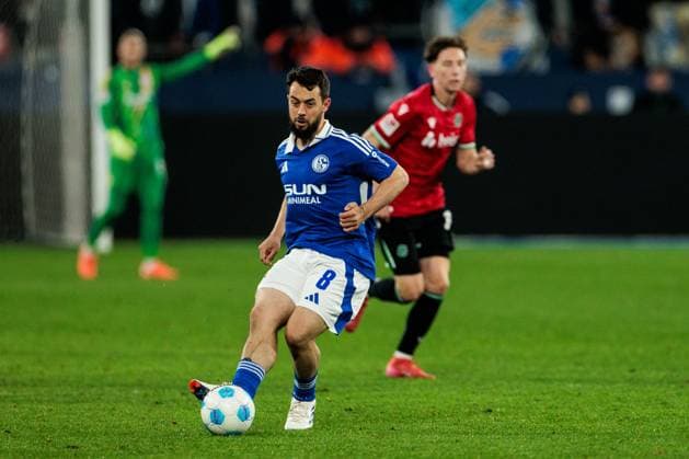 RECORD DATE NOT STATED 2. Fussball Bundesliga: FC Schalke 04 - Hannover 96; 14.03.2025 Amin Younes (FC Schalke 04, 8) am Ball 2. Fussball Bundesliga: FC Schalke 04 - Hannover 96; Gelsenkirchen, VELTINS-Arena am 14.03.2025 DFL REGULATIONS PROHIBIT ANY USE OF PHOTOGRAPHS AS IMAGE SEQUENCES AND OR QUASI-VIDEO.