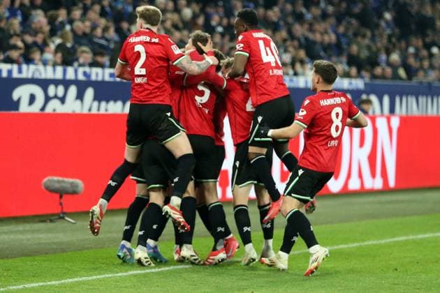 14.03.2025, xrekx, Fussball 2.Bundesliga, FC Schalke 04 - Hannover 96 v.l. Torjubel nach dem Tor zum 1:2 celebrating the goal celebrate durch Havard Nielsen (Hannover 96) (DFL DFB REGULATIONS PROHIBIT ANY USE OF PHOTOGRAPHS as IMAGE SEQUENCES and or QUASI-VIDEO) Gelsenkirchen