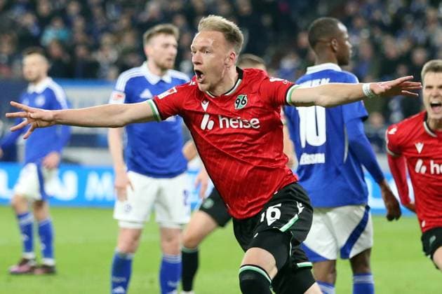 14.03.2025, xrekx, Fussball 2.Bundesliga, FC Schalke 04 - Hannover 96 v.l. Torjubel nach dem Tor zum 1:2 celebrating the goal celebrate durch Havard Nielsen (Hannover 96) (DFL DFB REGULATIONS PROHIBIT ANY USE OF PHOTOGRAPHS as IMAGE SEQUENCES and or QUASI-VIDEO) Gelsenkirchen