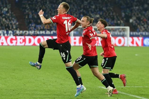 14.03.2025, xrekx, Fussball 2.Bundesliga, FC Schalke 04 - Hannover 96 v.l. Torjubel nach dem Tor zum 1:2 celebrating the goal celebrate durch Havard Nielsen (Hannover 96) (DFL DFB REGULATIONS PROHIBIT ANY USE OF PHOTOGRAPHS as IMAGE SEQUENCES and or QUASI-VIDEO) Gelsenkirchen