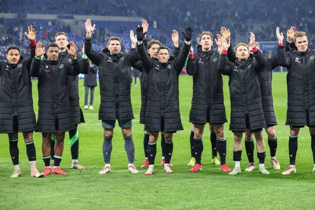 2. Bundesliga - FC Schalke 04 - Hannover 96 am 14.03.2025 in der Veltins-Arena auf Schalke Jubel und Freude bei der Mannschaft von Hannover 96