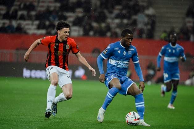 FOOTBALL : OGC Nice vs AJ Auxerre - ligue 1 - 14 3 25 Nice™s defender 20 Tom Louchet and Auxerre s midfielder 25 Hamed Junior TraorÃ during the during the French L1 football match between OGC Nice and AJ Auxerre at Allianz Riviera Stadium of Nice, south France, on March 14, 2025. NICEFrance  Copyright: xfredxDIDES psnewzx