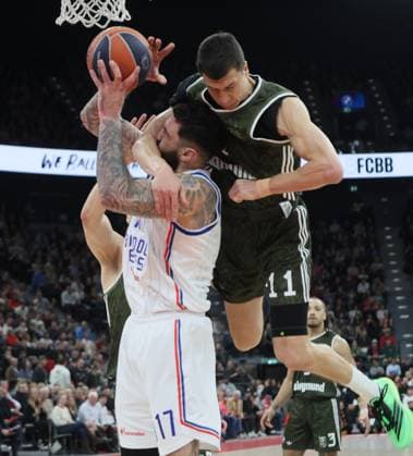 Sport Themen der Woche KW11 Sport Bilder des Tages Grob zugegriffen . . . Bayerns 11 Vladimir LUCIC vs Istanbuls 17 POIRIER. Basketball, Bayern - Istanbul. Euroleague, FC Bayern Basketball - Anadolu Efes Istanbul, Runde 29, Saison 2024-2025, am 14.03.2025 in Muenchen, S A P G A R D E N, Deutschland. Quelle Copyright Credit : Oryk HAIST *** Roughly accessed Bayerns 11 Vladimir LUCIC vs Istanbuls 17 POIRIER Basketball, Bayern Istanbul Euroleague, FC Bayern Basketball Anadolu Efes Istanbul, Round 29, Season 2024 2025, on 14 03 2025 in Munich, S A P G A R D E N, Germany Source Copyright Credit Oryk HAIST xBASKETBALL-BAYERN-ISTANBULx