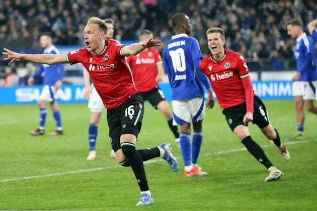 14.03.2025, xrekx, Fussball 2.Bundesliga, FC Schalke 04 - Hannover 96 v.l. Torjubel nach dem Tor zum 1:2 celebrating the goal celebrate durch Havard Nielsen (Hannover 96) (DFL DFB REGULATIONS PROHIBIT ANY USE OF PHOTOGRAPHS as IMAGE SEQUENCES and or QUASI-VIDEO) Gelsenkirchen