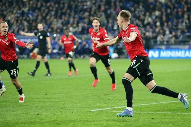 14.03.2025, xrekx, Fussball 2.Bundesliga, FC Schalke 04 - Hannover 96 v.l. Torjubel nach dem Tor zum 1:2 celebrating the goal celebrate durch Havard Nielsen (Hannover 96) (DFL DFB REGULATIONS PROHIBIT ANY USE OF PHOTOGRAPHS as IMAGE SEQUENCES and or QUASI-VIDEO) Gelsenkirchen