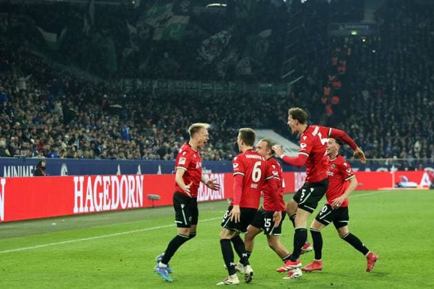 Sport Bilder des Tages 14.03.2025, xrekx, Fussball 2.Bundesliga, FC Schalke 04 - Hannover 96 v.l. Torjubel nach dem Tor zum 1:2 celebrating the goal celebrate durch Havard Nielsen (Hannover 96) (DFL DFB REGULATIONS PROHIBIT ANY USE OF PHOTOGRAPHS as IMAGE SEQUENCES and or QUASI-VIDEO) Gelsenkirchen