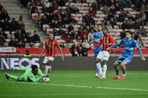 FOOTBALL : OGC Nice vs AJ Auxerre - ligue 1 - 14 3 25 Auxerre s goalkeeper 16 Donovan LÃ on steals the ball during the during the French L1 football match between OGC Nice and AJ Auxerre at Allianz Riviera Stadium of Nice, south France, on March 14, 2025. NICEFrance  Copyright: xfredxDIDES psnewzx