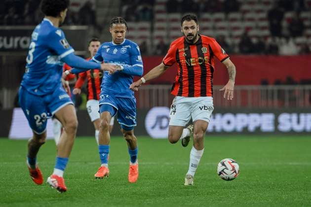 FOOTBALL : OGC Nice vs AJ Auxerre - ligue 1 - 14 3 25 Auxerre s midfielder 27 KÃ vin Danois and Nice™s forward 24 Gaetan Laborde during the during the French L1 football match between OGC Nice and AJ Auxerre at Allianz Riviera Stadium of Nice, south France, on March 14, 2025. NICEFrance  Copyright: xfredxDIDES psnewzx