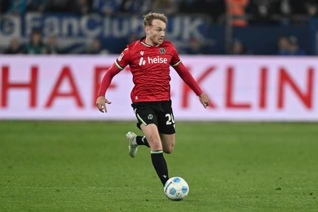 RECORD DATE NOT STATED Jannik Dehm (Hannover 20) Aktion . Einzelbild . Freisteller . 14.03.2025 Fussball FC Schalke 04 vs Hannover 96, Veltins-Arena, Gelsenkirchen, DFB DFL REGULATIONS PROHIBIT ANY USE OF PHOTOGRAPHS AS IMAGE SEQUENCES AND OR QUASI-VIDEO