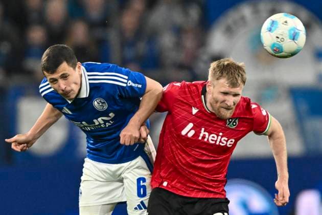 RECORD DATE NOT STATED Kopfball Kopfballduell Ron Schallenberg (Schalke 6) Andreas Voglsammer (Hannover 32) 14.03.2025 Fussball FC Schalke 04 vs Hannover 96, Veltins-Arena, Gelsenkirchen, DFB DFL REGULATIONS PROHIBIT ANY USE OF PHOTOGRAPHS AS IMAGE SEQUENCES AND OR QUASI-VIDEO