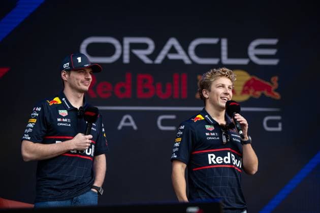 Max Verstappen (Oracle Red Bull Racing, 01), Liam Lawson (Oracle Red Bull Racing, 30) beim Lakeside Fan Forum auf der Buehne, AUS, Formel 1 Weltmeisterschaft, Luis Vuitton Grand Prix von Australien, Albert Park Circuit Melbourne, Qualifying Day, Saison 2025, 15.03.2025 AUS, Formel 1 Weltmeisterschaft, Luis Vuitton Grand Prix von Australien, Albert Park Circuit Melbourne, Qualifying Day, Saison 2025, 15.03.2025 Melbourne Copyright: xEibner-Pressefoto Memmlerx EP_MMR