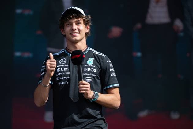Andrea Kimi Antonelli (Mercedes-AMG Petronas F1 Team, 12) beim Lakeside Fan Forum auf der Buehne, AUS, Formel 1 Weltmeisterschaft, Luis Vuitton Grand Prix von Australien, Albert Park Circuit Melbourne, Qualifying Day, Saison 2025, 15.03.2025 AUS, Formel 1 Weltmeisterschaft, Luis Vuitton Grand Prix von Australien, Albert Park Circuit Melbourne, Qualifying Day, Saison 2025, 15.03.2025 Melbourne Copyright: xEibner-Pressefoto Memmlerx EP_MMR