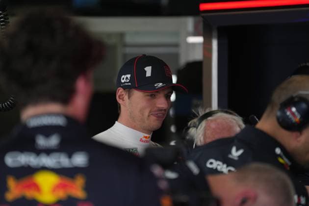 15.03.2025, Albert Park Circuit, Melbourne, FORMULA 1 LOUIS VUITTON AUSTRALIAN GRAND PRIX 2025 ,im Bild Max Verstappen (NLD), Oracle Red Bull Racing mit Motorsportchef Dr. Helmut Marko (Oracle Red Bull Racing). (Photo by Hasan Bratic DeFodi Images)