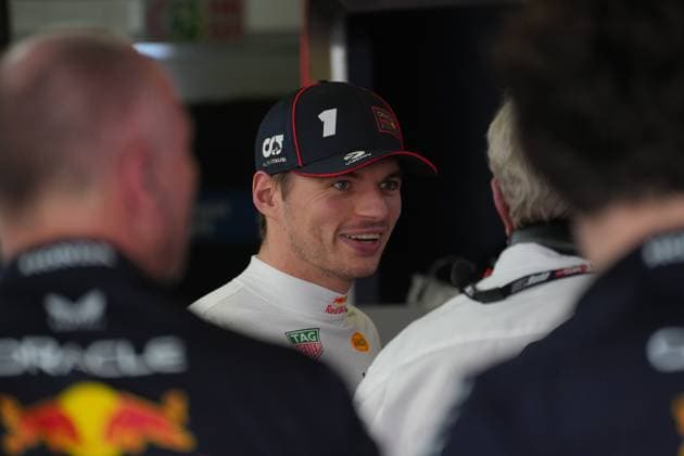 15.03.2025, Albert Park Circuit, Melbourne, FORMULA 1 LOUIS VUITTON AUSTRALIAN GRAND PRIX 2025 ,im Bild Max Verstappen (NLD), Oracle Red Bull Racing mit Motorsportchef Dr. Helmut Marko (Oracle Red Bull Racing). (Photo by Hasan Bratic DeFodi Images)