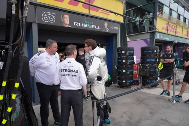 15.03.2025, Albert Park Circuit, Melbourne, FORMULA 1 LOUIS VUITTON AUSTRALIAN GRAND PRIX 2025 ,im Bild George Russell (GBR), Mercedes-AMG Petronas Formula One Team mit futuristischer Kühljacke. (Photo by Hasan Bratic DeFodi Images)