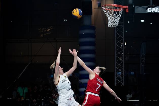 March 14, 2025, Bangkok, Thailand: Meret Kleine-Beek (L) of Germany and Paige Crozon (R) of Canada seen in action during the women s FIBA Basketball 3x3 Champions Cup 2025 match between Germany and Canada at Central World. Final score; Germany 10 : 14 Canada. Bangkok Thailand - ZUMAs197 20250314_aaa_s197_314 Copyright: xPeeraponxBoonyakiatx