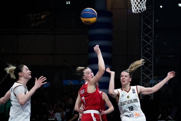 March 14, 2025, Bangkok, Thailand: Meret Kleine-Beek 18 of Germany and Paige Crozon (C) of Canada seen in action during the women s FIBA Basketball 3x3 Champions Cup 2025 match between Germany and Canada at Central World. Final score; Germany 10 : 14 Canada. Bangkok Thailand - ZUMAs197 20250314_aaa_s197_317 Copyright: xPeeraponxBoonyakiatx