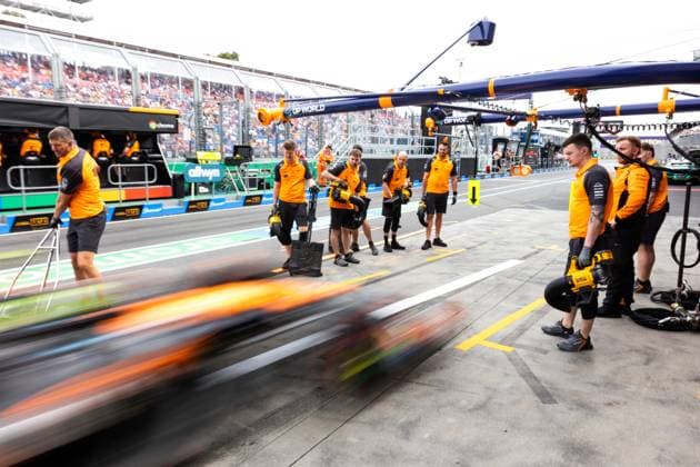 F1 - AUSTRALIAN GRAND PRIX 2025 McLaren F1 Team pitlane, mechanic, mecanicien, mechanics during the Formula 1 Louis Vuitton Australian Grand Prix 2025, 1st round of the 2025 FIA Formula One World Championship, WM, Weltmeisterschaft from March 14 to 16, 2025 on the Albert Park Grand Prix Circuit, in Melbourne, Australia -  Copyright: xJoaoxFilipex