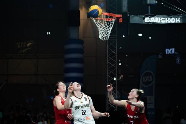March 14, 2025, Bangkok, Thailand: AMELIE KRUENER 22 of Germany, KATHERINE PLOUFFE (L) and PAIGE CROZON (R) of Canada seen in action during the women s FIBA Basketball 3x3 Champions Cup 2025 match between Germany and Canada at Central World. Final score; Germany 10-14 Canada. Bangkok Thailand - ZUMAs197 20250314_aaa_s197_321 Copyright: xPeeraponxBoonyakiatx