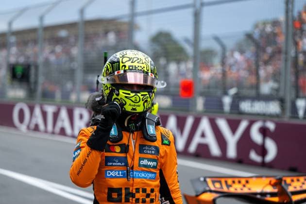 Lando Norris (McLaren Formula 1 Team, 04) jubelt beim aussteigen mit Helm ueber die Pole Position, AUS, Formel 1 Weltmeisterschaft, Luis Vuitton Grand Prix von Australien, Albert Park Circuit Melbourne, Qualifying, Saison 2025, 15.03.2025 AUS, Formel 1 Weltmeisterschaft, Luis Vuitton Grand Prix von Australien, Albert Park Circuit Melbourne, Qualifying Day, Saison 2025, 15.03.2025 Melbourne Copyright: xEibner-Pressefoto Memmlerx EP_MMR