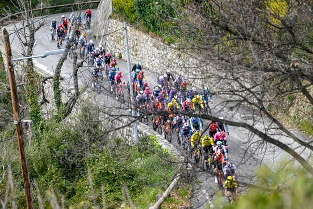 Paris - Nice 2025 - stage 7 AURON, FRANCE - MARCH 15 : Illustration picture of the peloton during stage 7 of the 83th edition of the Paris - Nice cycling race, a stage of 109,3km with start in Nice and finish at Auron on March 15, 2025 in Auron, France, 15 03 2025 ( Motordriver Kenny Verfaillie - Auron France  Copyright: xNicoxVereeckenx