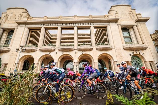 Sport Bilder des Tages The pack of riders pictured at the start of stage seven of the 83th edition of the Paris-Nice cycling race, 147,8 km from Nice to Auron, France, Saturday 15 March 2025. DAVIDxPINTENS  x114997726x