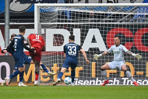 Paderborn, Home Deluxe Arena, 15.03.25, GER, Herren, 2.Bundesliga, Saison 2024-2025, SC Paderborn 07 - 1.FC Kaiserslautern Bild: Ragnar ACHE (Kaiserslautern) macht das Tor zum 3:2 Only for editorial use! DFL regulations prohibit any use of photographs as image sequences and or quasi-video. NRW Deutschland