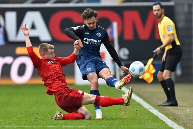 Paderborn, Home Deluxe Arena, 15.03.25, GER, Herren, 2.Bundesliga, Saison 2024-2025, SC Paderborn 07 - 1.FC Kaiserslautern Bild: v.li. im Zweikampf Jean ZIMMER (Kaiserslautern) und Aaron ZEHNTER (Paderborn) Only for editorial use! DFL regulations prohibit any use of photographs as image sequences and or quasi-video. NRW Deutschland